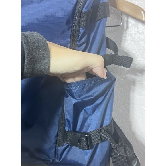 Oakley NEW Backpack Blue Outdoor Backpack Compartments Insulated Pocket - Picture 7 of 16